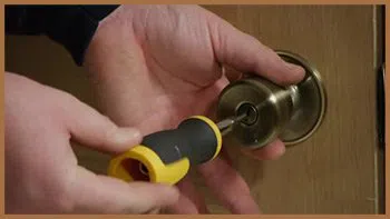 City Locksmith Shop St Petersburg, FL 727-264-5594 - 15-unlock-door